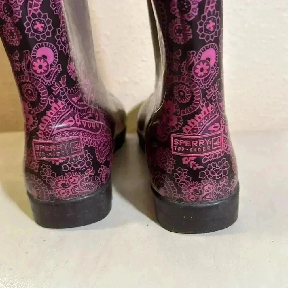 Sperry rubber boots size 6